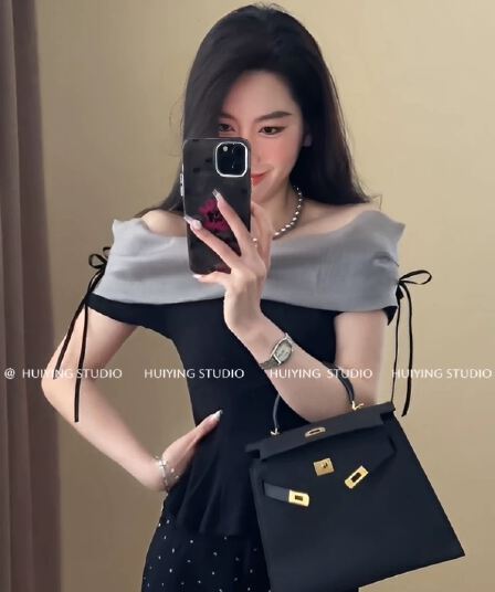 여름 새로운 디자인 센스 작은 대중 검정색 Chic 티셔츠 고급 센스 프릴 오프숄더 맨위 여성