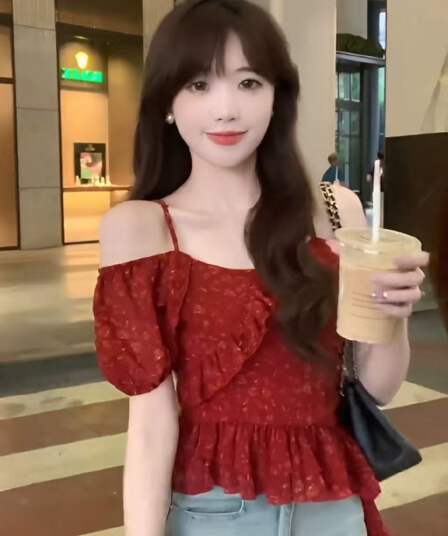 여름 새로운 거품 소매 작은 셔츠 디자인 센스 작은 대중 프랑스식 달콤한 매운맛 빨간색 꽃무늬 슬립 오프숄더 맨위 여성
