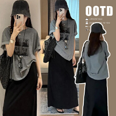 灰色慵懒风松弛时尚气质设计感印花T恤上衣＋可调节弹力亲肤半裙