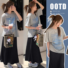 灰色慵懒风松弛时尚气质设计感印花T恤上衣＋可调节弹力亲肤半裙