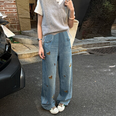 批发马年木马<b class='q'>镶钻</b>孕妇直筒牛仔韩版2026新款显瘦蓝色烫钻宽松阔腿裤