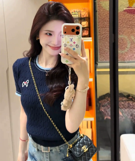 패션 유럽 상품 부드러운 바람 쌀 살구 색상 만화 자수 긍정적 인 어깨 반팔 티셔츠 여성 여름 쇼트 스타일 니트 스웨터 맨위