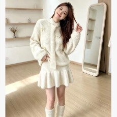 批发已出货 韩国chic毛衣套装重工蝴蝶结针织短裙送围巾<b class='q'>袜子</b>四件套