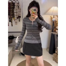 批发复古撞色条纹假两件<b class='q'>针织衫</b>女秋冬设计感修身显瘦<b class='q'>短款</b>内搭打底上衣