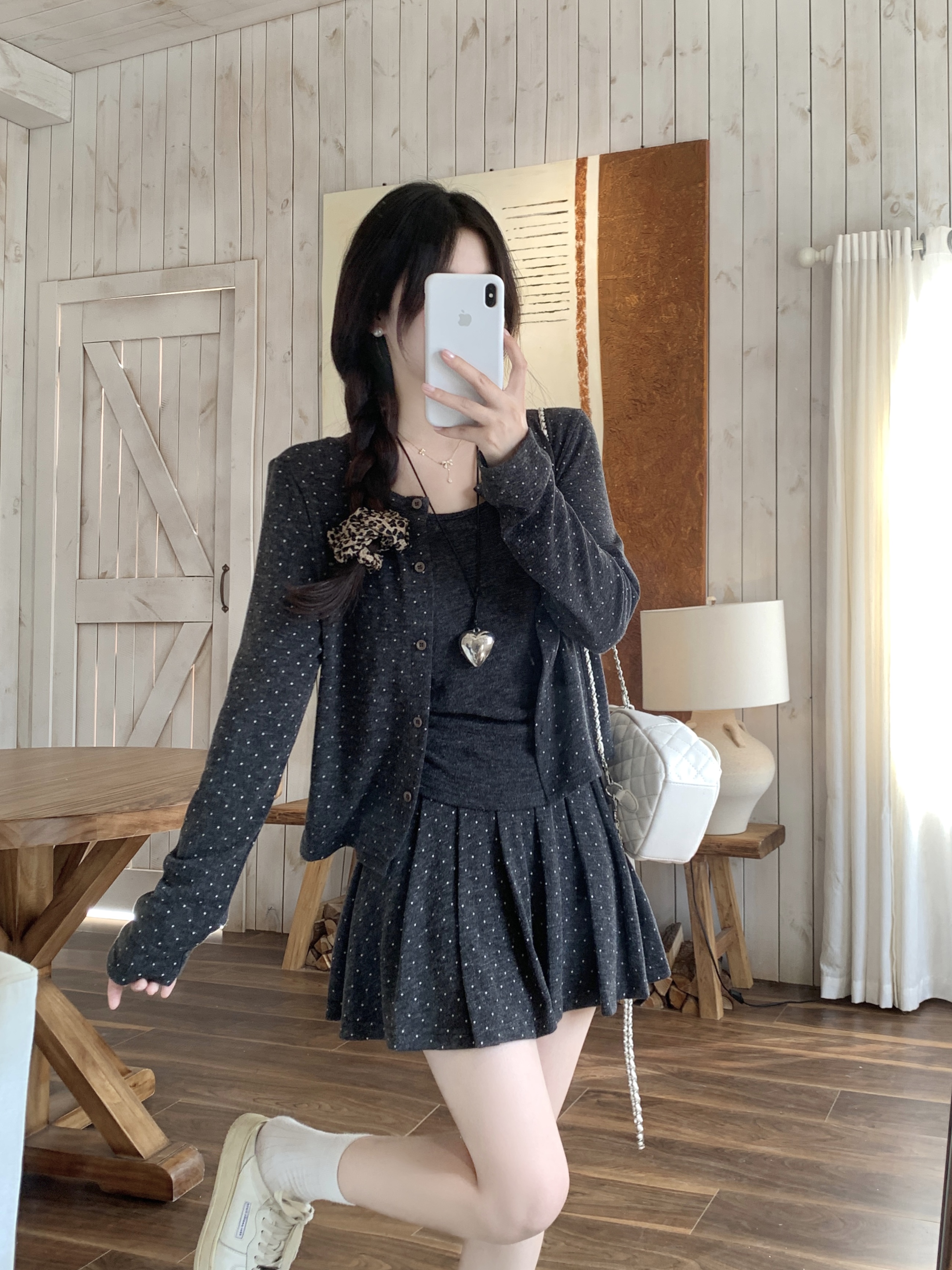 高级感早秋穿搭套装新款打底吊带波点外套百褶半裙三件套  服裝批發女裝批發服飾貨源