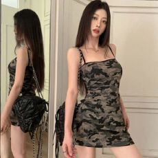 批发迷彩纹吊带<b class='q'>连衣裙</b>女夏季款<b class='q'>欧美</b>ins风辣妹修身显瘦时尚包臀短裙子