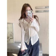 批发纯欲风卡其色V领长袖针织衫女秋季百搭气质修身显瘦上衣