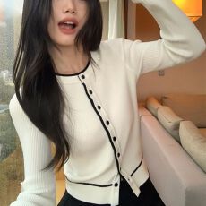 批发秋冬2025新款法式小香风修身圆领拼色设计长袖<b class='q'>开衫</b>上衣女