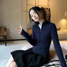 批发灰色高领麻花拉链毛衣女秋季新款修身显瘦短款针织开衫上衣