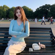 批发秋季韩系氛围感流行穿搭慵懒风上衣粉色套头v领短款毛衣针织衫女