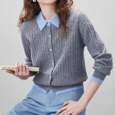 批发秋冬新款韩版时尚翻领麻花针织拼色爱心纽扣毛衣开衫上衣女