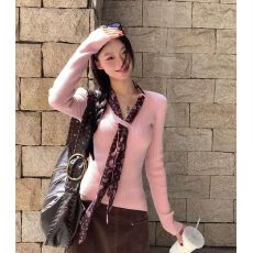 批发韩系穿搭粉色v领丝带高级女秋冬设计感绝美漂亮内搭针织上衣