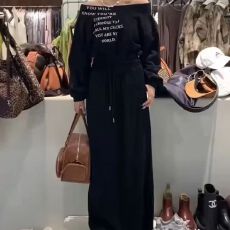 批发韩系一整套搭配套装裙<b class='q'>女</b>早秋一字肩收腰<b class='q'>卫衣</b>显瘦直筒半身裙两件套