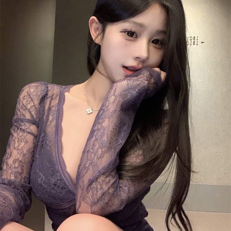 보라색 긴팔 V넥 레이스 기본 셔츠 여성 봄 여름 섹시함 순수한 욕망 고유 한 아름다운 몸매 가꾸기 쇼트 스타일 인사이드 잡아라. 의류