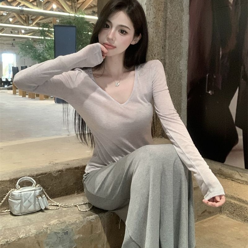 회색 몸매 가꾸기 V넥 긴팔 티셔츠 느긋한 슬림해 보이는 다용도 미니멀리즘 맨위