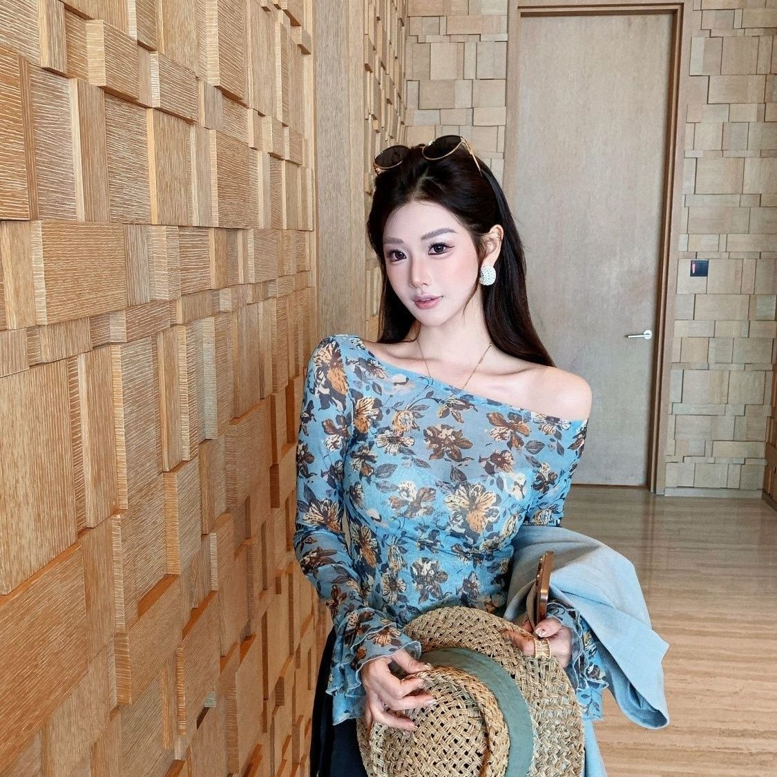 부드러운 연령 감소 꽃무늬 비스듬한 어깨 의류 여성 여름 새로운 오프숄더 오프숄더 망사 허리 수축 슬림해 보이는 품격 작은 셔츠