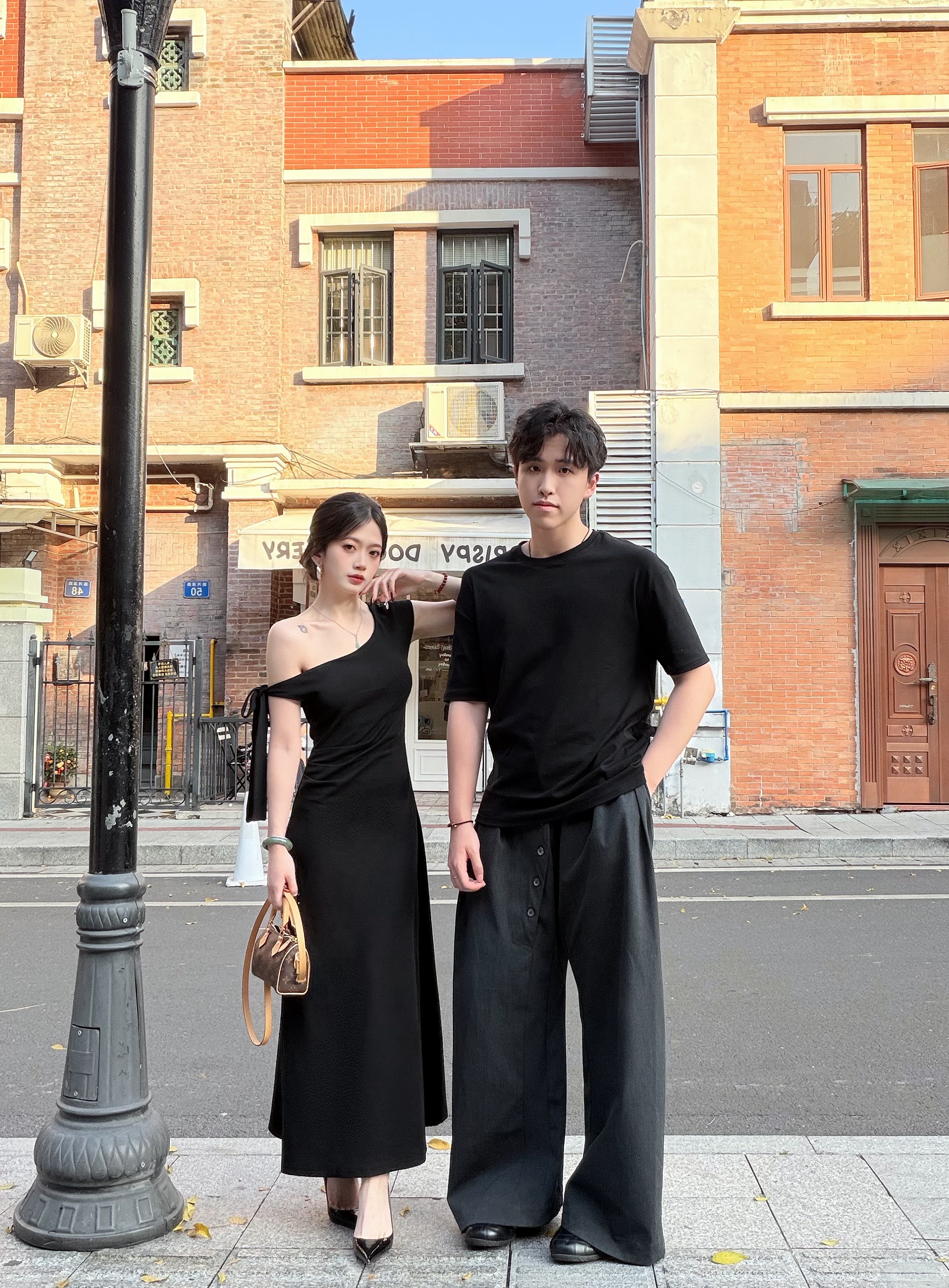 실사 여름 비스듬한 어깨 오프숄더 한 부서 ins 바람 타이트 핫걸 드레스 커플룩