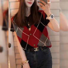 批发日常百搭红黑灰菱格纹<b class='q'>针织</b>马甲<b class='q'>圆领</b>叠穿无袖显瘦上衣2026春季女