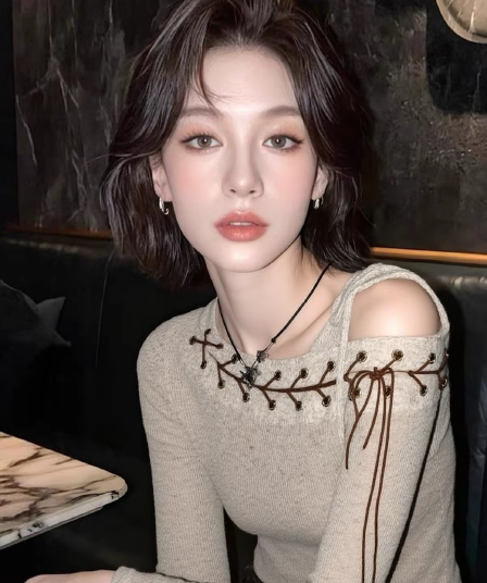 2026 년 가을 새로운 살구 색상 비스듬한 어깨 레이스업 오프숄더 나팔 긴팔 출퇴근 다용도 미니멀리즘 몸매 가꾸기 맨위