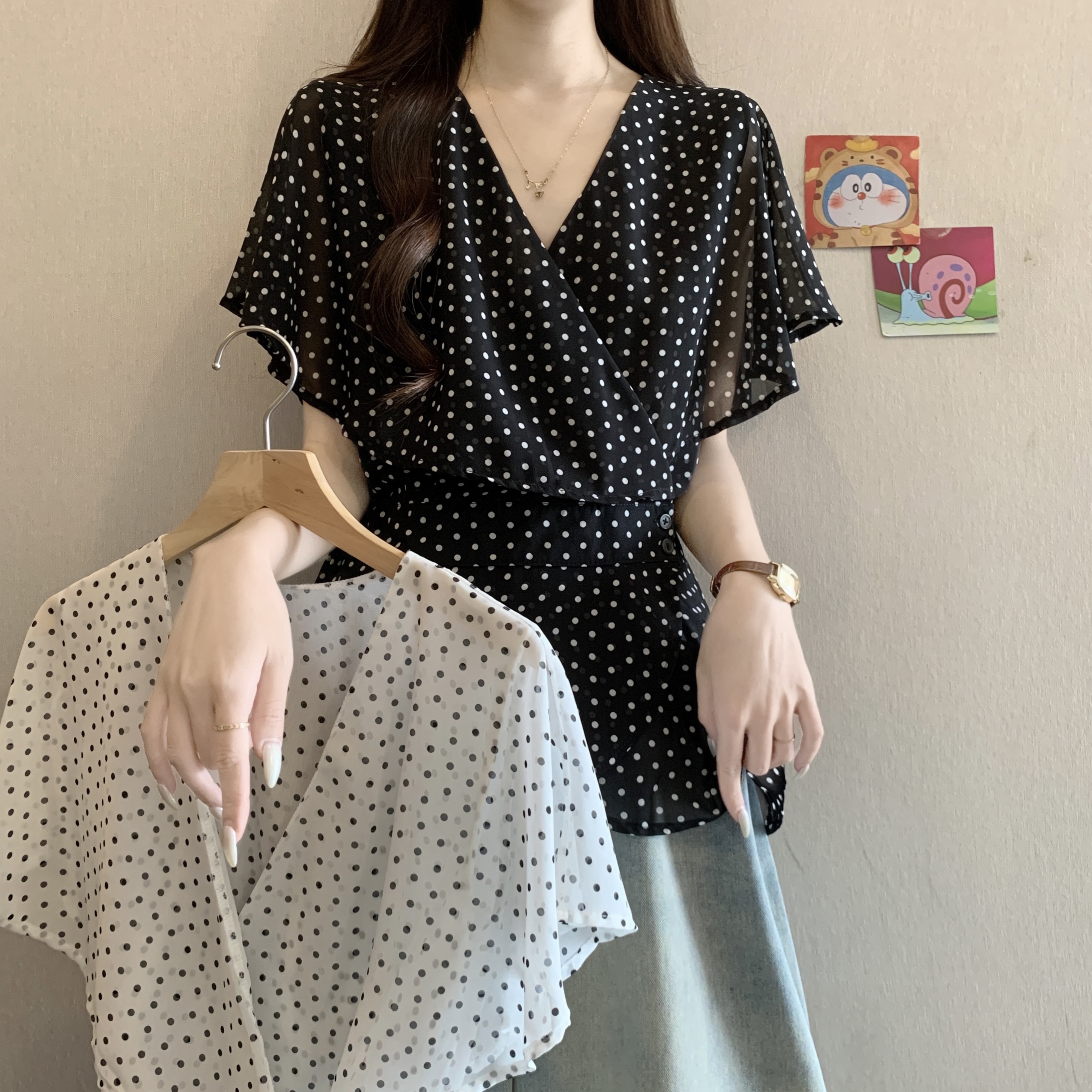 프랑스식 도트 무늬 V넥 긍정적 인 어깨 시폰 셔츠 여성 여름 새로운 지방 mm 불규칙 허리 수축 슬림해 보이는 연령 감소 다용도 맨위