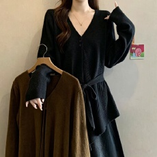 批发设计感法式V领不规则系带毛衣女秋冬新款<b class='q'>胖</b><b class='q'>MM</b><b class='q'>收腰</b>显瘦百搭针织衫