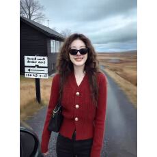 批发复古红色针织开衫女高级感麻花V领<b class='q'>修身</b>显瘦收腰毛衣外套内搭上衣