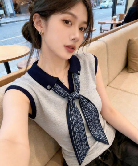 자이언트 잘 생긴 스카프 넥타이 긍정적 인 어깨 니트 티셔츠 여성 2026 슈퍼 화재 연령 감소 여름 한 부서 품격 어깨 맨위