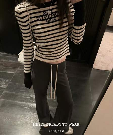 검은 콩 흠 북유럽 휴가 흑백 줄무늬 배색 스웨터 여자 봄 가을 새로운 몸매 가꾸기 쇼트 스타일 니트 맨위