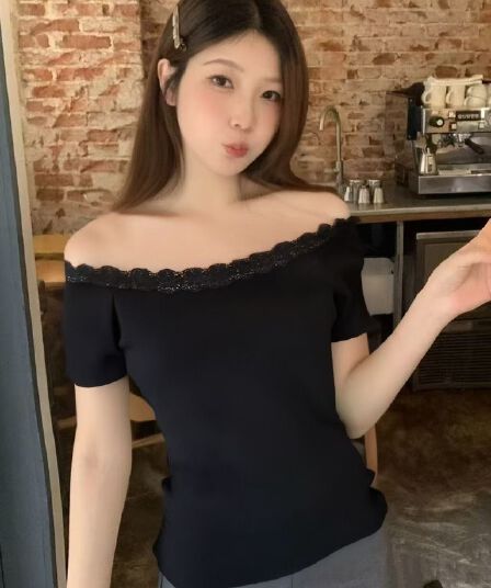 보트넥 오프숄더 레이스 조각 반팔 니트 스웨터 여성 2026 여름 디자인 센스 몸매 가꾸기 슬림해 보이는 핫걸 맨위
