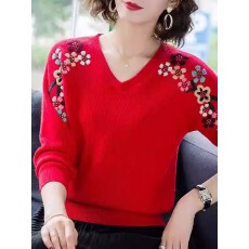 批发早秋上衣女新款V领针织衫长袖套头绣花鸡心领毛衣女士短款打底衫