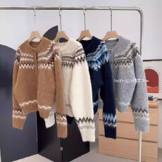 批发韩国Ro 冬<b class='q'>明星</b>同款费尔岛复古圆领针织开衫毛衣外套女