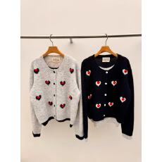 批发韩国<b class='q'>东大门</b><b class='q'>代购</b>2025冬季拼色立体爱心毛衣开衫