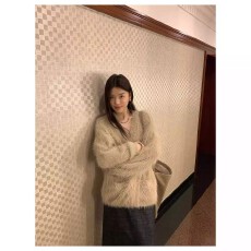 批发<b class='q'>马海毛</b>毛衣慵懒风套装软糯毛绒长袖针织<b class='q'>开衫</b>吊带两件套