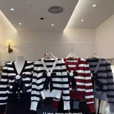 批发新V领单排扣条纹显瘦舒适百搭保暖毛衣(配可拆卸蝴蝶结)