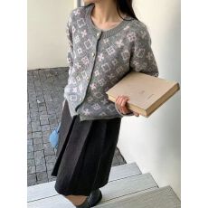 批发大码<b class='q'>女装</b>2026冬季胖妹妹时尚提花圆领针织开衫气质减龄上衣