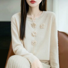 批发秋冬新款<b class='q'>手工</b>钩花四朵玫瑰100羊毛衫女圆领长袖宽松休闲针织上衣
