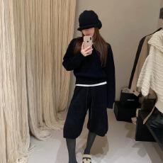 批发巨好看的时尚穿搭针织套装女早秋松弛感V领打底毛衣<b class='q'>七分</b>裤两件套