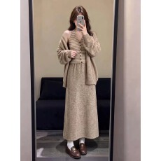 批发挂脖背心针织开衫半身裙三件套2026女秋装大码<b class='q'>胖</b><b class='q'>mm</b><b class='q'>显瘦</b>遮肉套装裙