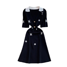 批发小个子气质金属扣西装领连衣裙女2026<b class='q'>新款</b>设计镶钻刺绣针织中长裙