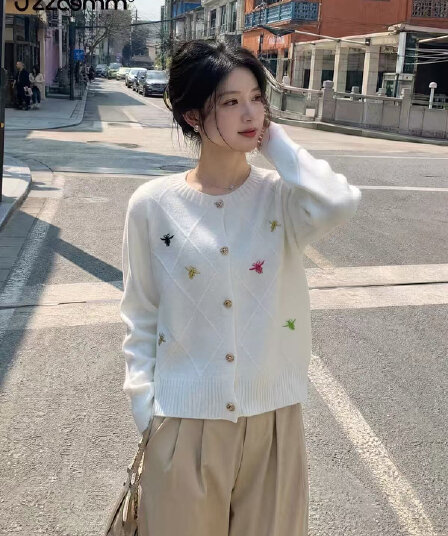 jzzdemm 숙녀 바람 벌 자수 니트 오픈 가디건 여성 이른 가을 새로운 품격 슬림해 보이는 스웨터