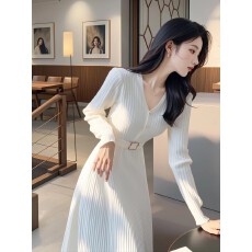 批发有 秋款2025年新款通勤气质女神范白色V领针织打底连衣裙子