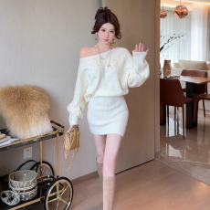 批发小香风烫钻针织<b class='q'>连衣裙</b>女秋冬纯欲性感一字肩包臀裙<b class='q'>蝙蝠</b>袖毛衣裙子