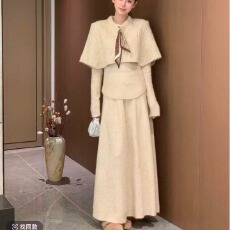 批发慵懒风菱形格拼色圆领毛衣女新款2025<b class='q'>秋</b>冬奶呼呼软糯短款针织上衣