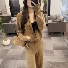 批发今年流行的<b class='q'>女装</b>套装2025新款<b class='q'>休闲</b>慵懒风加厚针织开衫<b class='q'>休闲</b>裤两件套