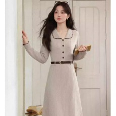 批发法式气质打底长裙秋冬长袖燕麦色针织<b class='q'>连衣裙</b>女