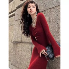 批发圣诞过年战袍高级感裙子女冬轻奢高端巨好看新中式红色毛衣连衣裙