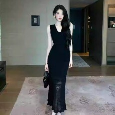 批发高级感v领晚<b class='q'>礼服</b>连衣裙气质纯上显瘦收腰褶皱包臀长裙裙子