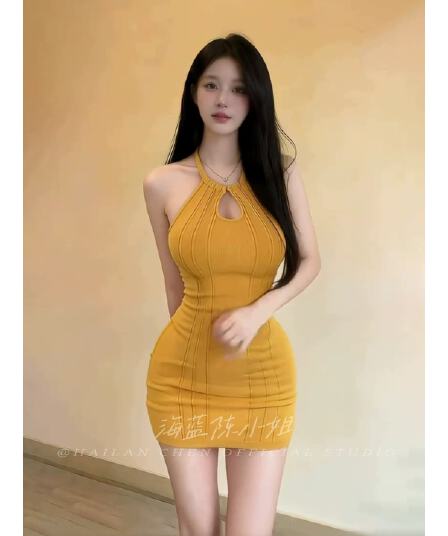 디자인 센스 행침 목 홀로우 아웃 니트 여성 드레스 순수한 욕망 핫걸 바람 허리 수축 몸매 가꾸기 슬림해 보이는 아름다운 타이트 스커트 미니 스커트