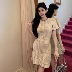批发精致小香风撞色镂空华夫格肌理感甜美收腰气质显瘦通勤短袖连衣裙