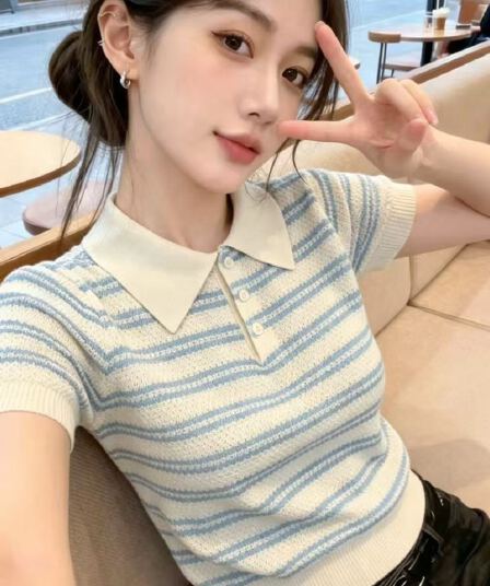 스트라이프 배색 니트 스웨터 반팔 티셔츠 여성 여름 디자인 센스 작은 대중 POLO 칼라 얼음 실크 얇은 스타일 긍정적 인 어깨 의류